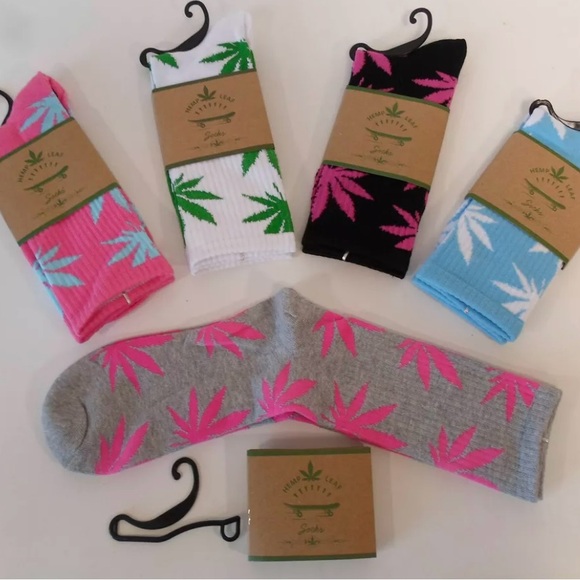 Two Pair of Pot Leaf Crew Length Pot Leaf Socks Brand New!! - Picture 2 of 13